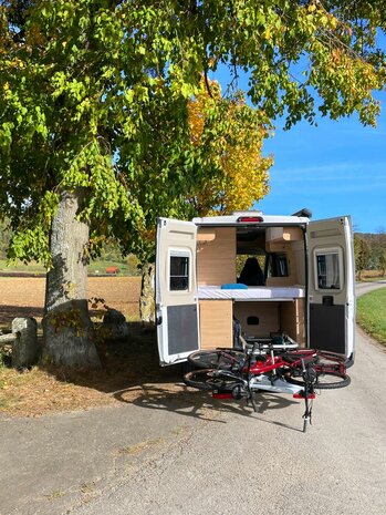 uebler H21Z-DC gekanteld op camper